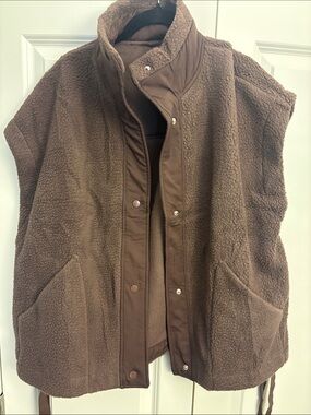 Cozy Women's Sherpa Vest in Brown